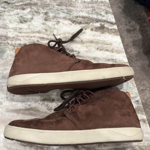 Great condition Olukai chuckas. Minimal scuffing and odor free. Nana Hele sz 9 - Picture 3 of 8